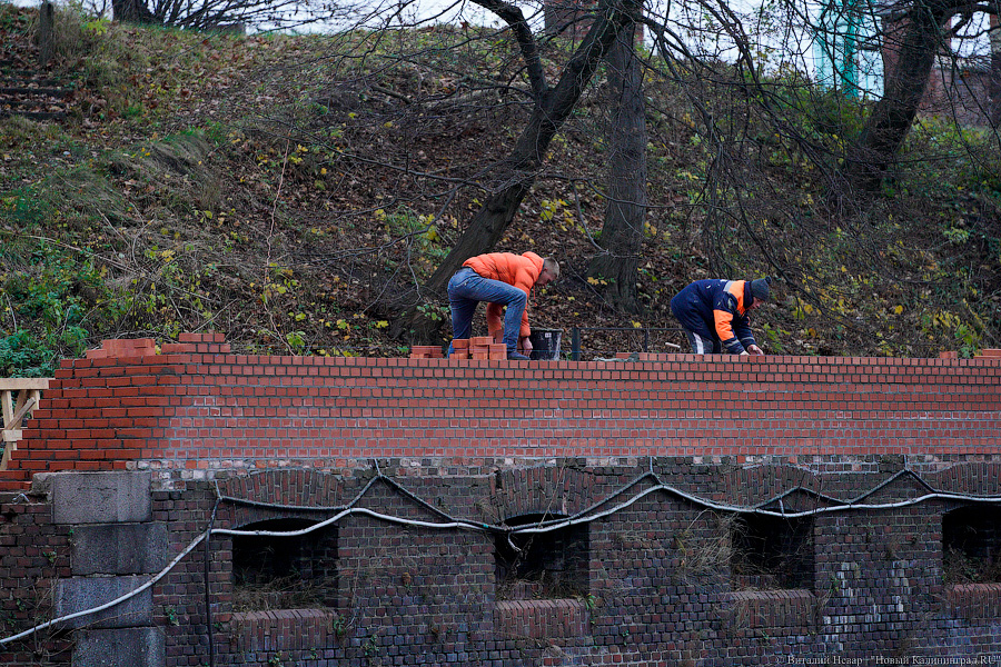 «Не можем делать один в один»: как реставрируют эскарповую стену Фридландских ворот
