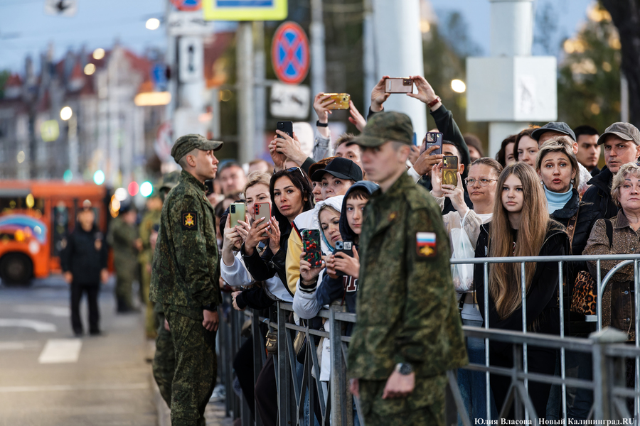 Другой формат по всей стране: в Калининграде прошла ночная репетиция парада Победы (фото)