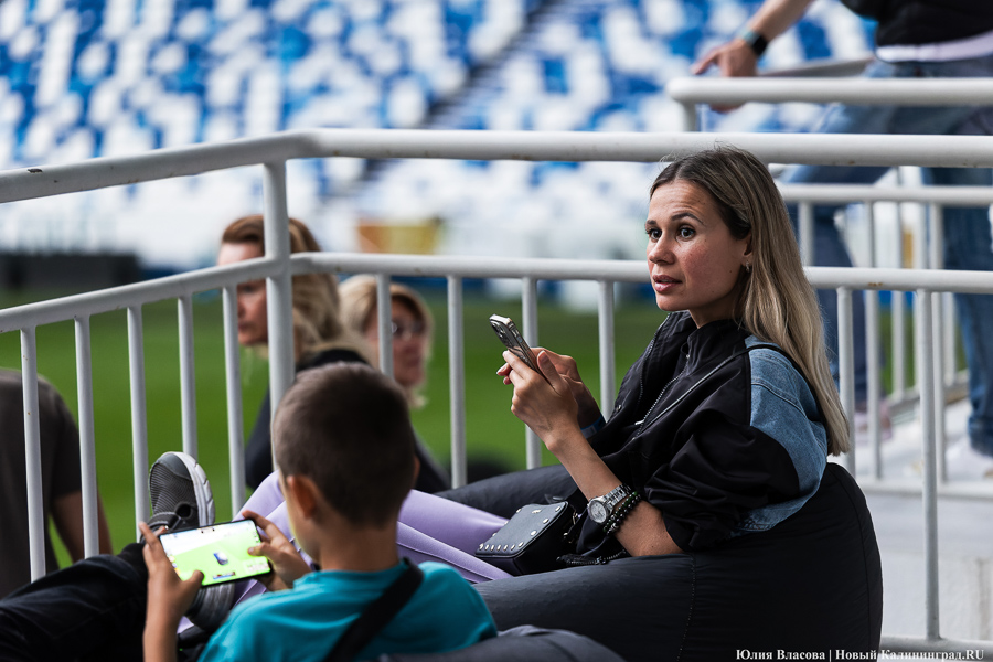 «Звуковая скульптура»: на стадионе «Калининград» устроили саунд-арт-концерт
