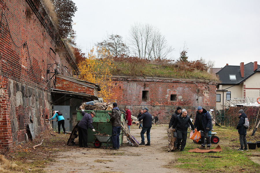 Бастион и порядок: в «Литве» провели первый субботник (фото)