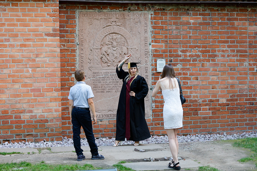 Диплом — и точка: выпуск студентов БФУ им. Канта в Кафедральном соборе (фото)