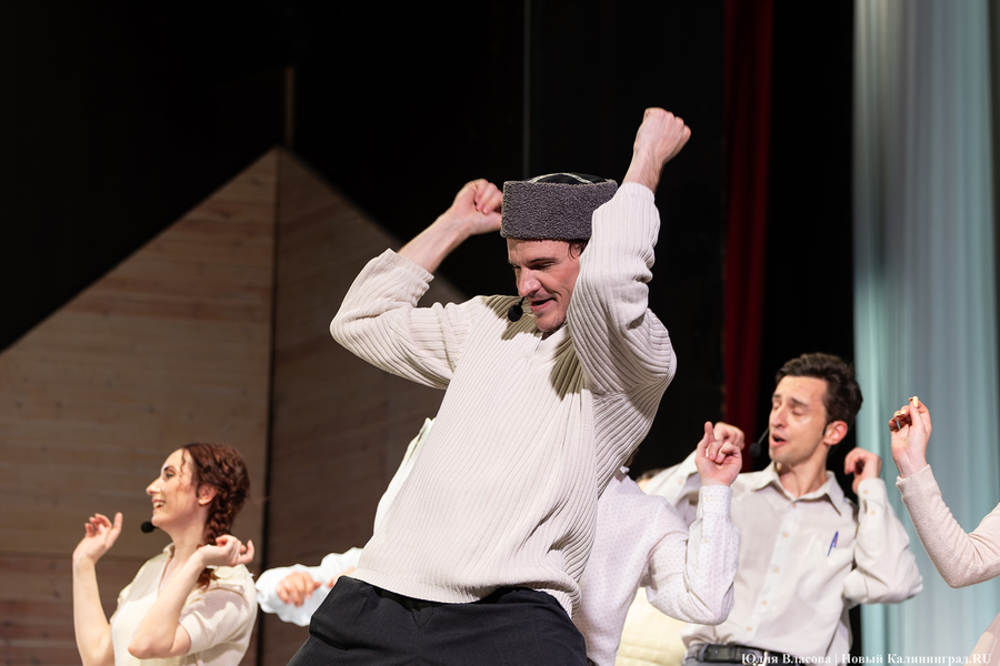 Воспевая любовь: в музтеатре прошел генеральный прогон мюзикла «Девчата» (фото)