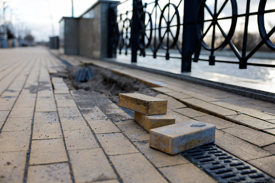 Трибуца и пустоты: что происходит с многострадальной набережной (фото)