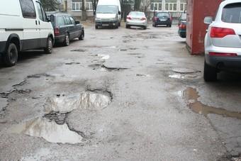 Власти пообещали отремонтировать улицу Калужскую в 2012 году