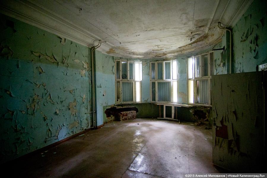 Темнота и фантасмагории: вилла «Яффа» в фотопроекте «Пустые дома»