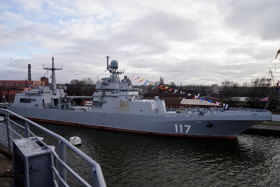 23 декабря: поднятие Андреевского флага на БДК «Петр Моргунов»