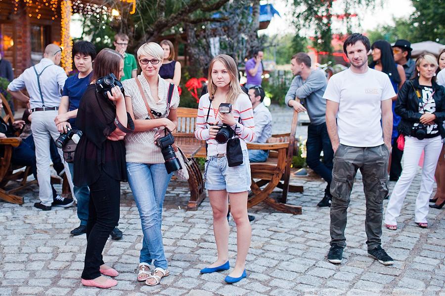 «Под покровом тьмы»: фоторепортаж с вечеринки фотографов