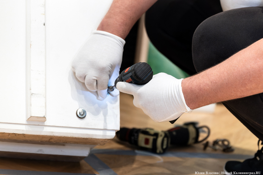 В Калининград прибыл «Чёрный квадрат»: как прошла распаковка картины Малевича (фото)