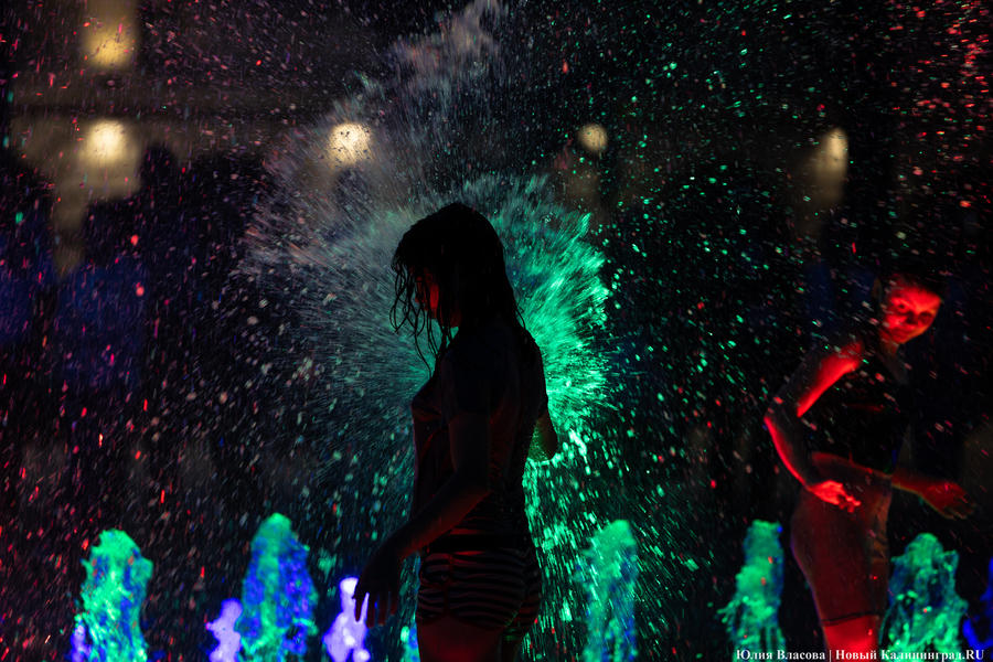 Огни, вода и гимн России: как работает «поющий» фонтан у Кёнигсбергской биржи (фото)