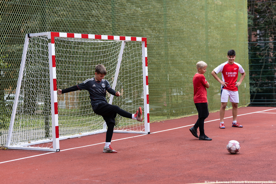 В Калининграде во второй раз за пятилетку открыли спортплощадку на Трибуца (фото)