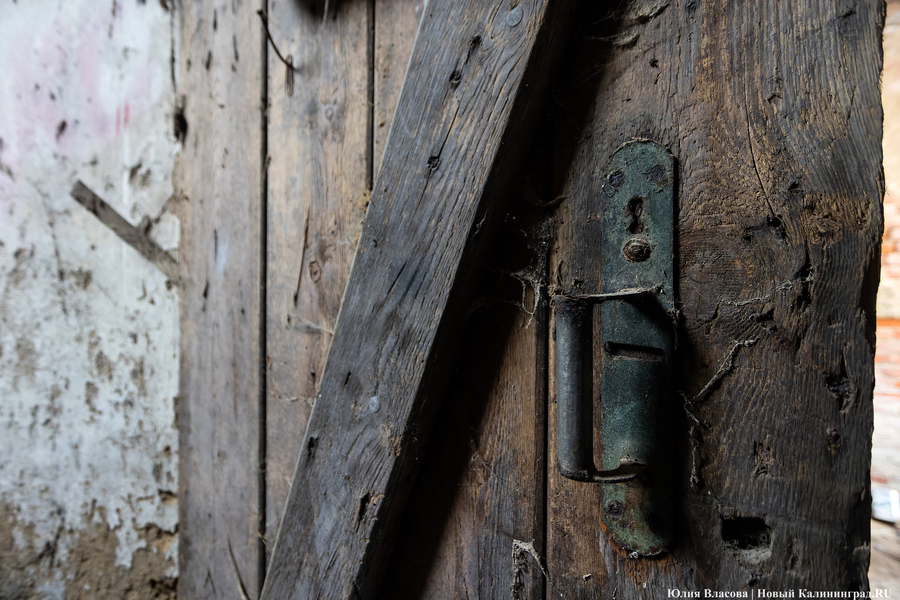 После 30 лет разрушений: в Железнодорожном готовятся к восстановлению фахверковых складов (фото)