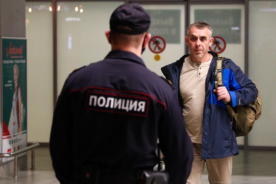 Прямым рейсом с Канар: в «Храброво» прилетел рейс с российскими моряками (фото)