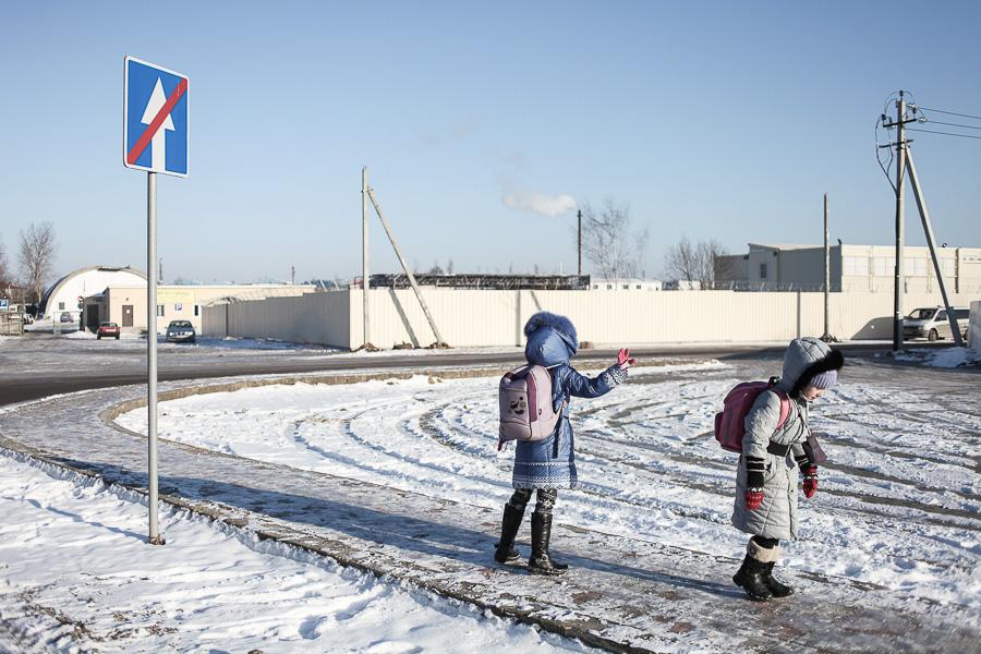 Уют за колючей проволокой: что ждет иностранцев, попавших в миграционный центр