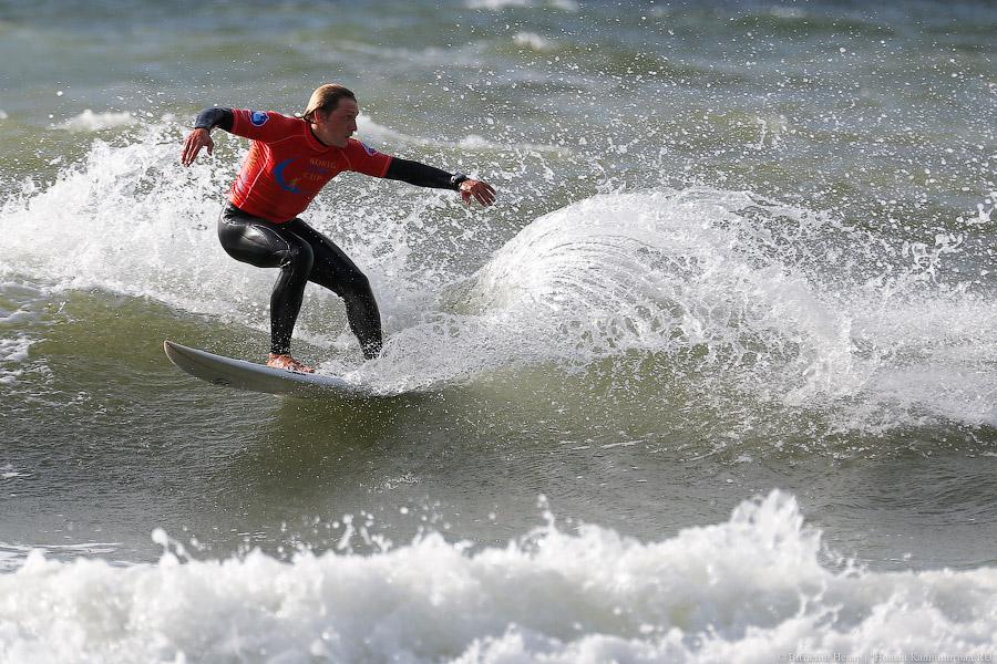 На волне «профи»: фоторепортаж с Чемпионата по серфингу в Зеленоградске