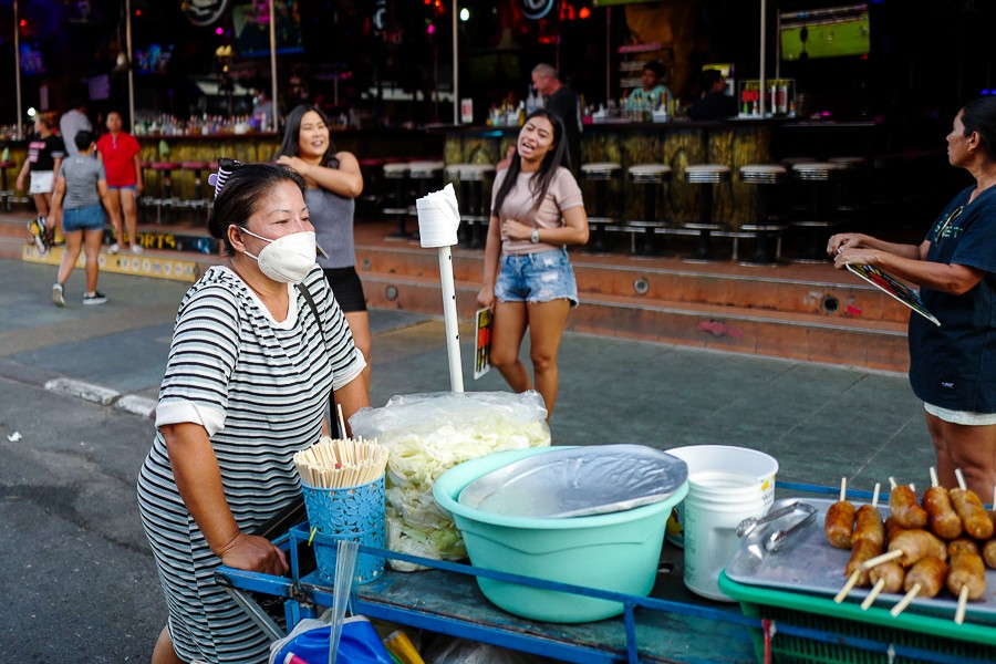 Китай заявил, что эпидемию коронавируса в стране удалось остановить