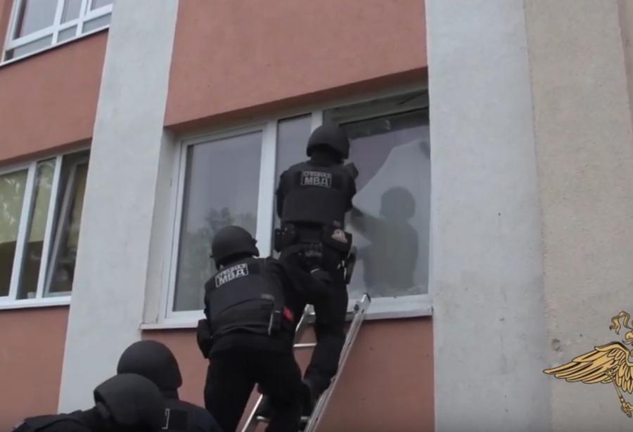 В Калининграде взяли штурмом еще один наркопритон (видео)