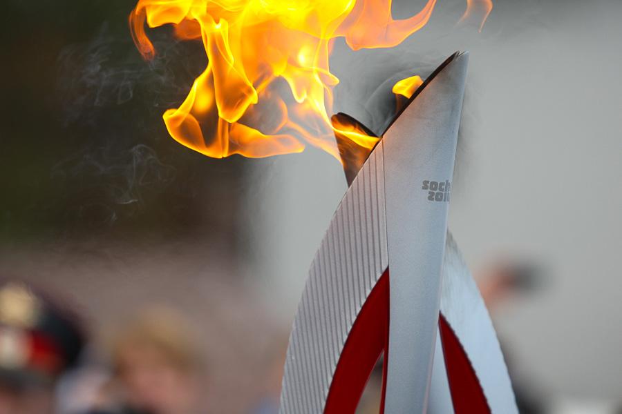 «Огоньку не найдется?»: Светлогорск встретил олимпийскую эстафету