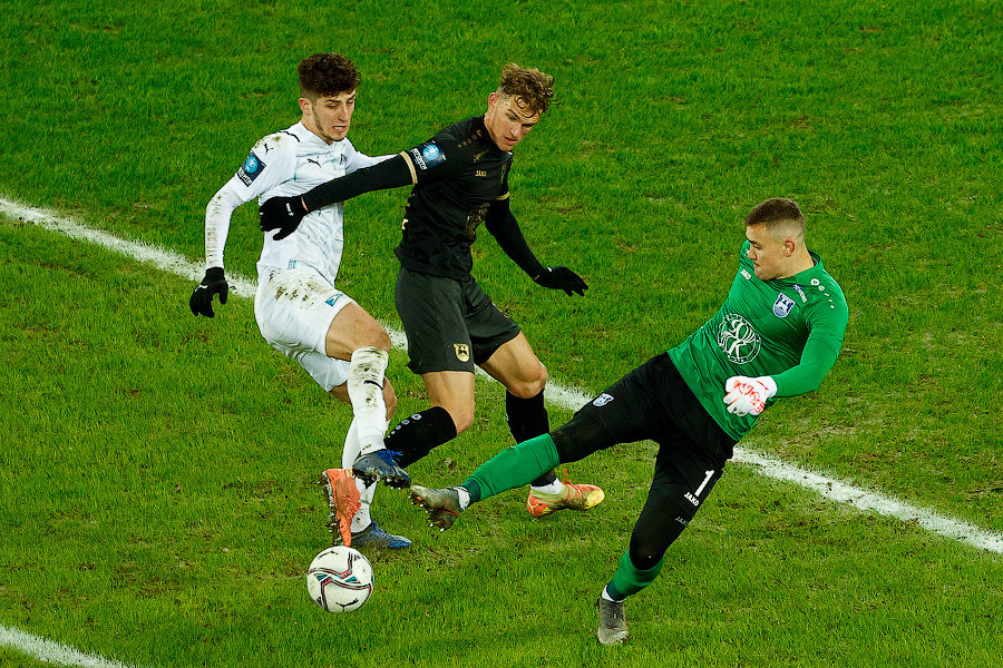 VAR в помощь: «Балтика» крупно обыграла «Чайку» и впервые вышла в 1/4 финала Кубка России (фото)