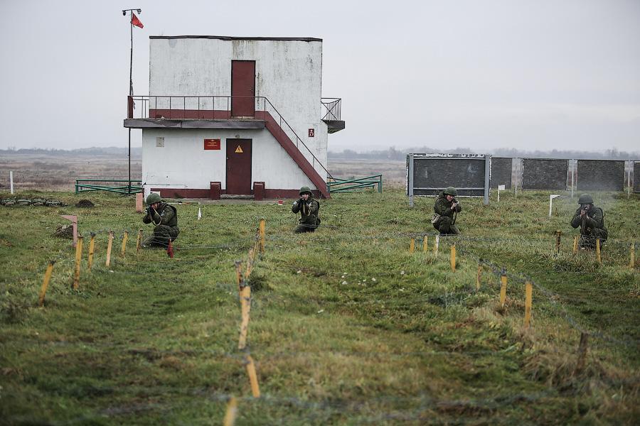 «Огонь!»: боевая подготовка морпехов в Хмелёвке (фото)