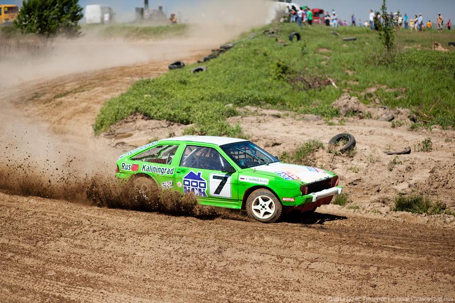 «С шумом и пылью»: фоторепортаж с соревнований по автокроссу