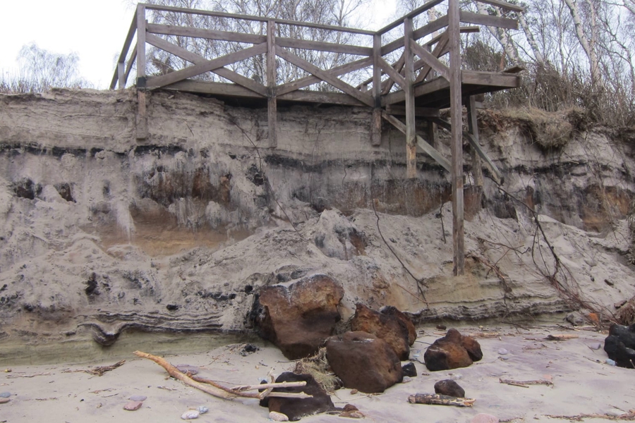 Нацпарк: шторм разрушил практически все переходы через авандюну до 21 км