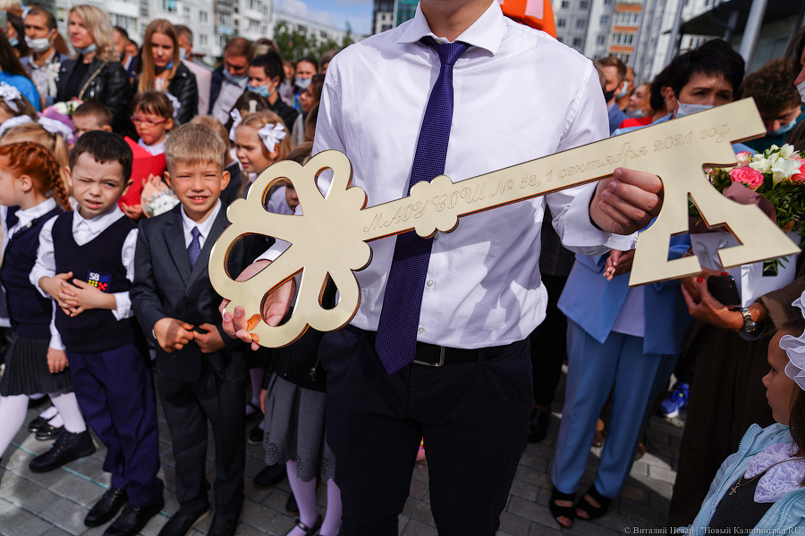 Серьёзное дело: как прошла первая линейка в самой новой школе Калининграда