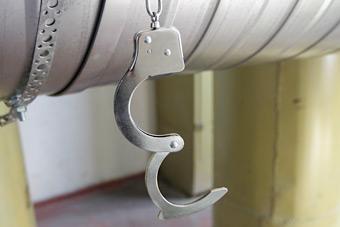 Возбуждено уголовное дело в отношении чиновников, попавшихся на взятке