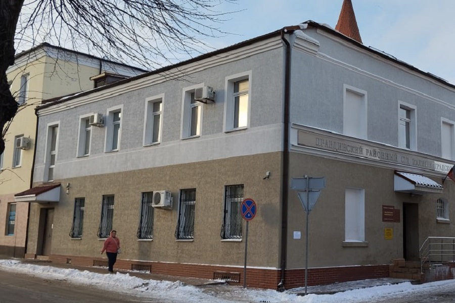 В Правдинске взыскана компенсация в пользу девочки, которую у школы покусала собака