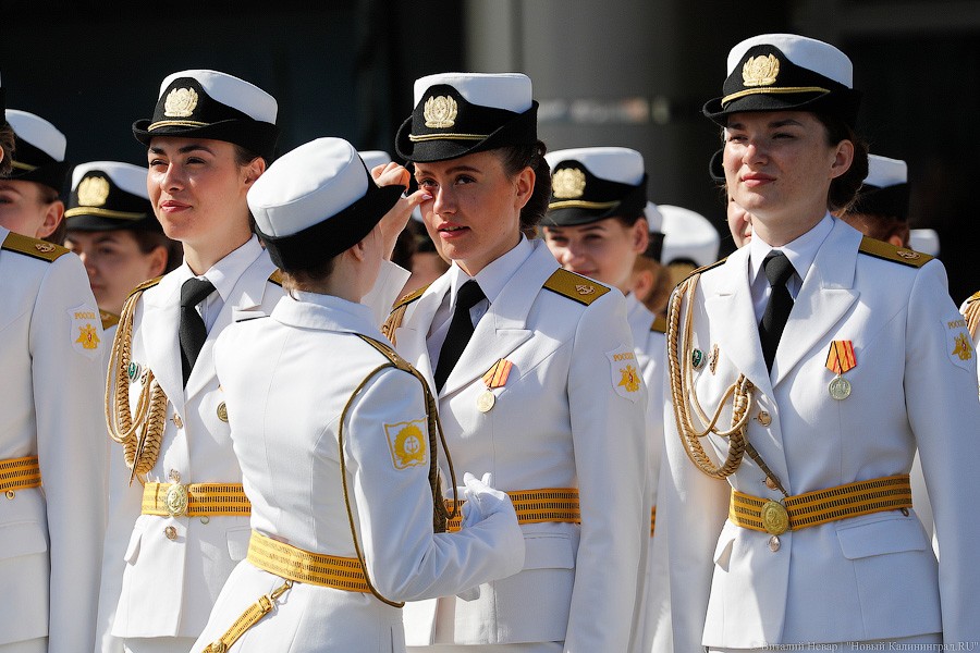 Курсантки, кадеты и танк: как прошёл Парад Победы в Калининграде (фото)