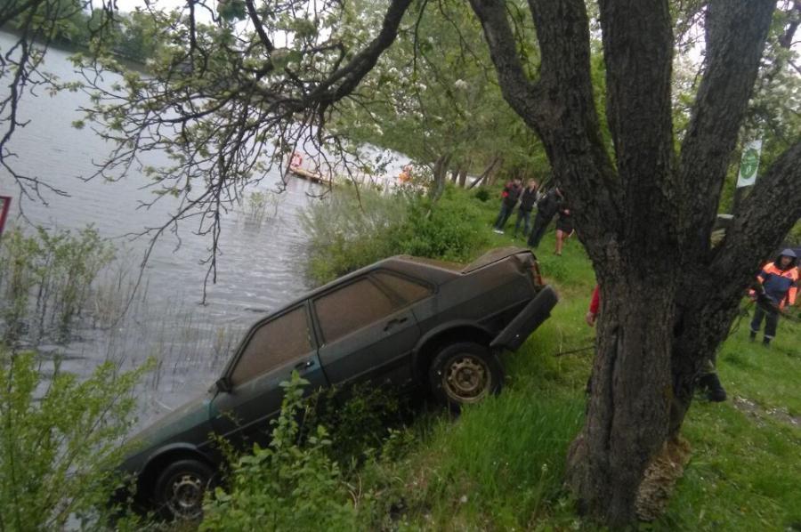 В Калининграде из озера Шенфлиз вытянули автомобиль (фото) (видео)