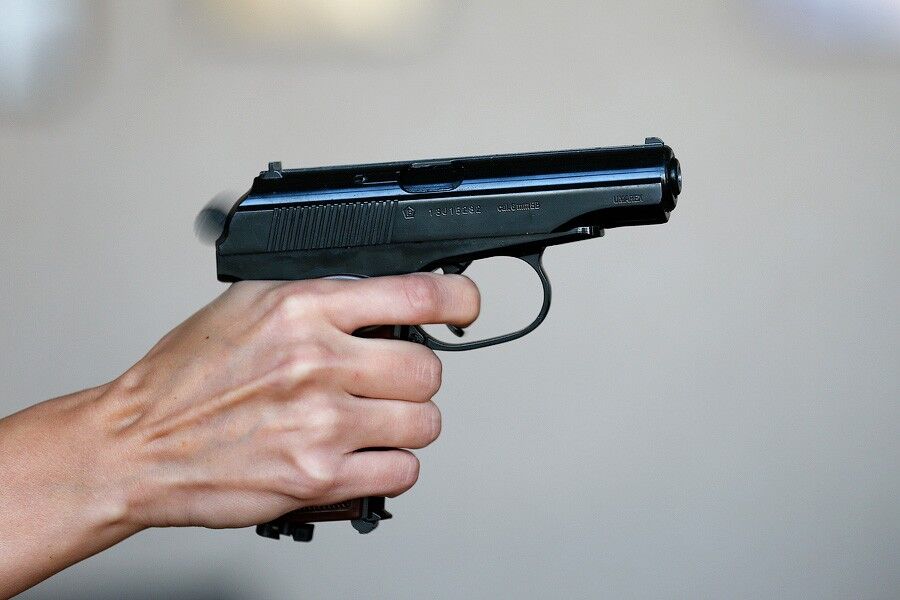 На жителя Знаменска завели уголовное дело после угроз пистолетом соседке