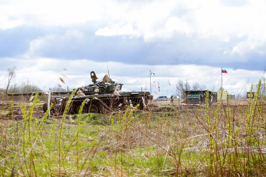Быстрый и точный: в Калининградской области танкисты готовятся к биатлону