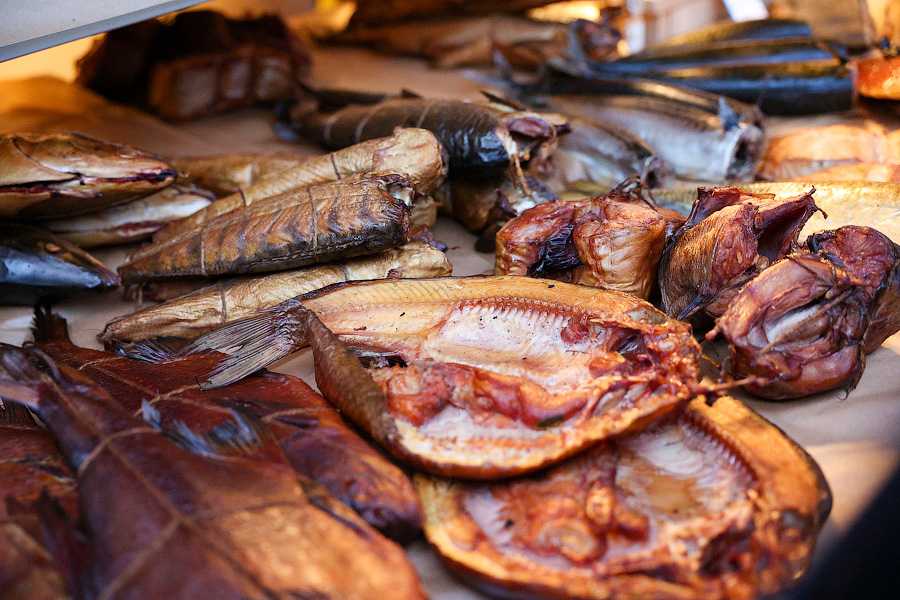 И всё-таки она светится: на территории пивоварни «Понарт» открылась новогодняя ярмарка (фото)