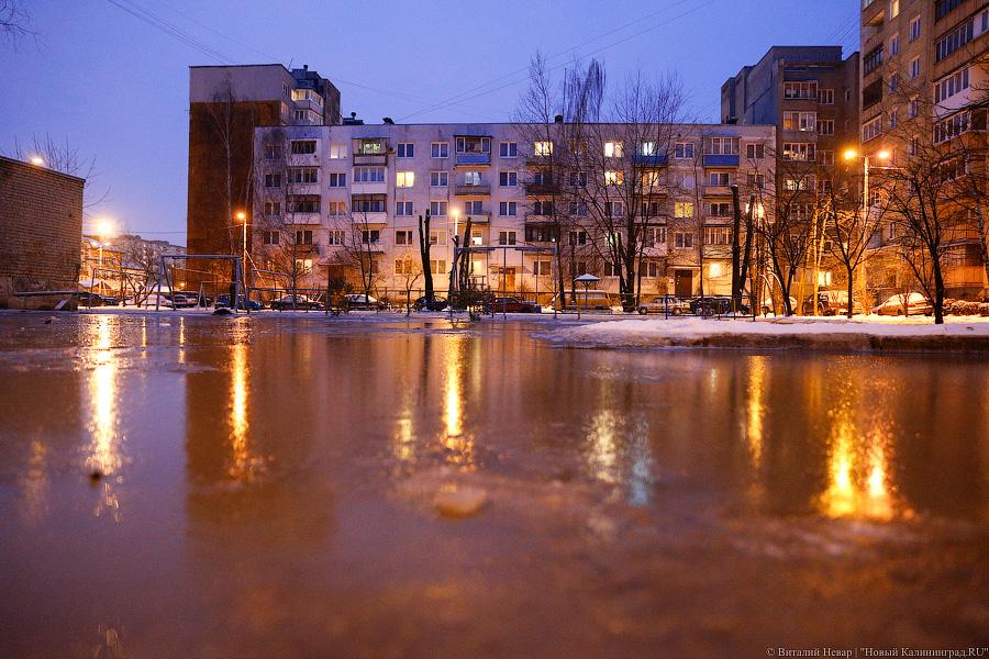 Ледовый остров: под второй эстакадой прорвало трубопровод (фото)