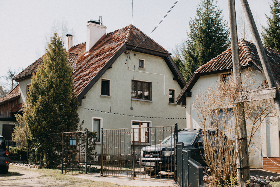 Социальная ловушка: как немецкий дом в Суходолье превратили в резиденцию для уличных художников (фото)