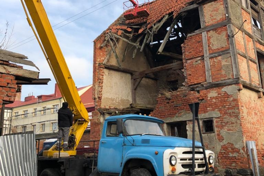 Владелец  фахверковых складов в Железнодорожном начал их реконструкцию