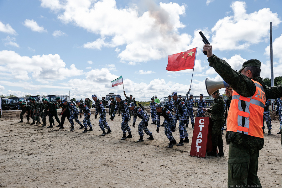 Чей морпех круче всех: фоторепортаж с конкурса «Полоса препятствий»