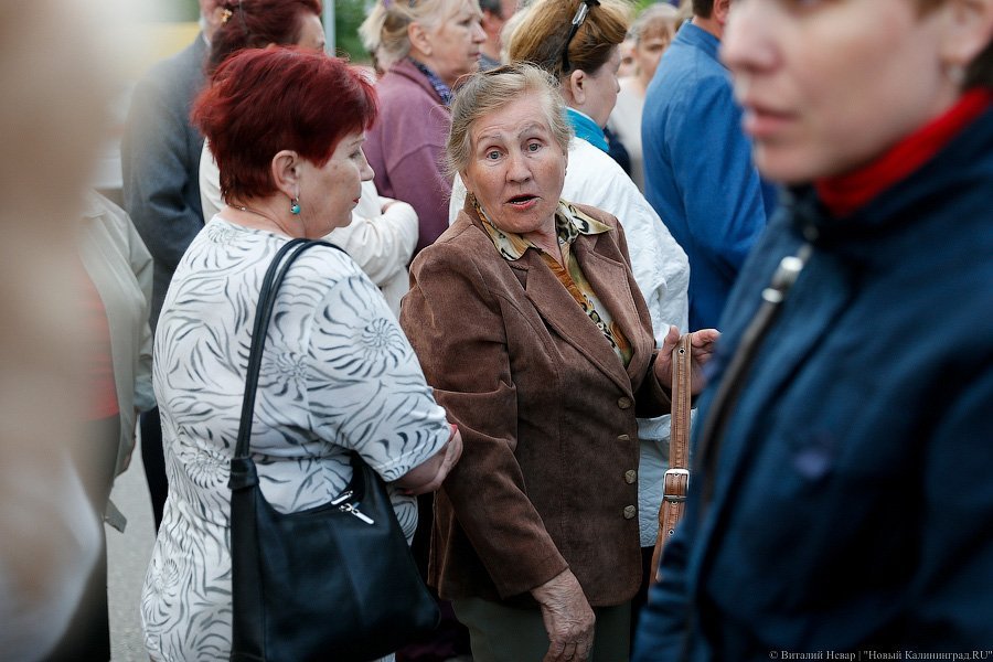 «Выпили, закусили и в храм»: на Острове началась война против палаток