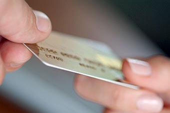 Минфин хочет запретить рассылку кредитных карт без согласия граждан