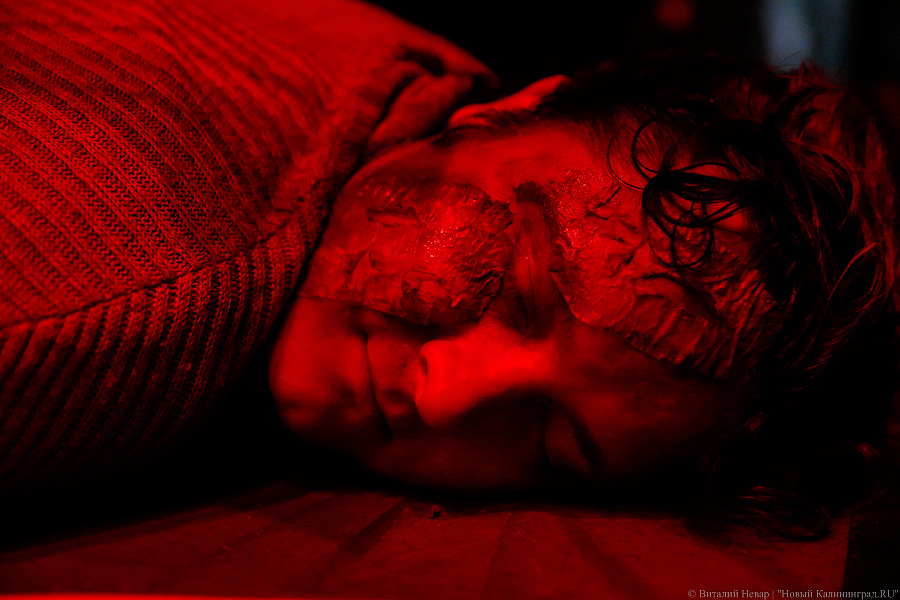 Изображая жертву: актеры драмтеатра «подыграли» пожарным на учениях (фото)