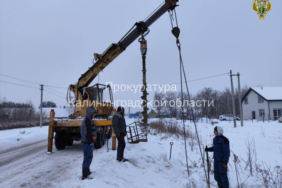 После проверки прокуратуры в Авангардном устанавливают уличное освещение