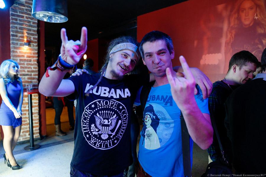  Лапти разбил об пол: на Вагонке прошёл концерт «Нейромонаха Феофана»