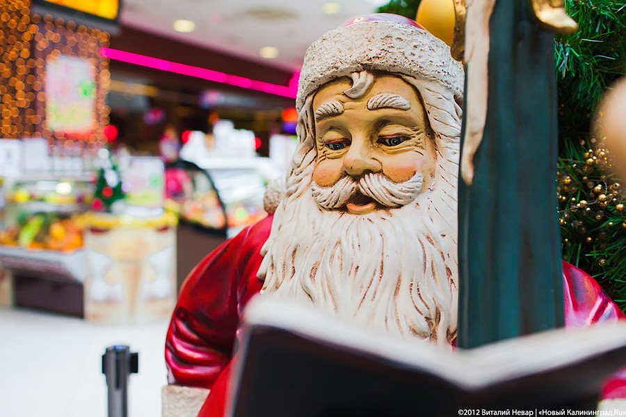 «Папа, это Дед Мороз?»: депутат вложил свои фото в подарки для детсадовцев