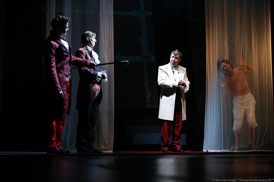 Премьера живых мертвецов: спектакль «Дракула» в Калининградском драмтеатре