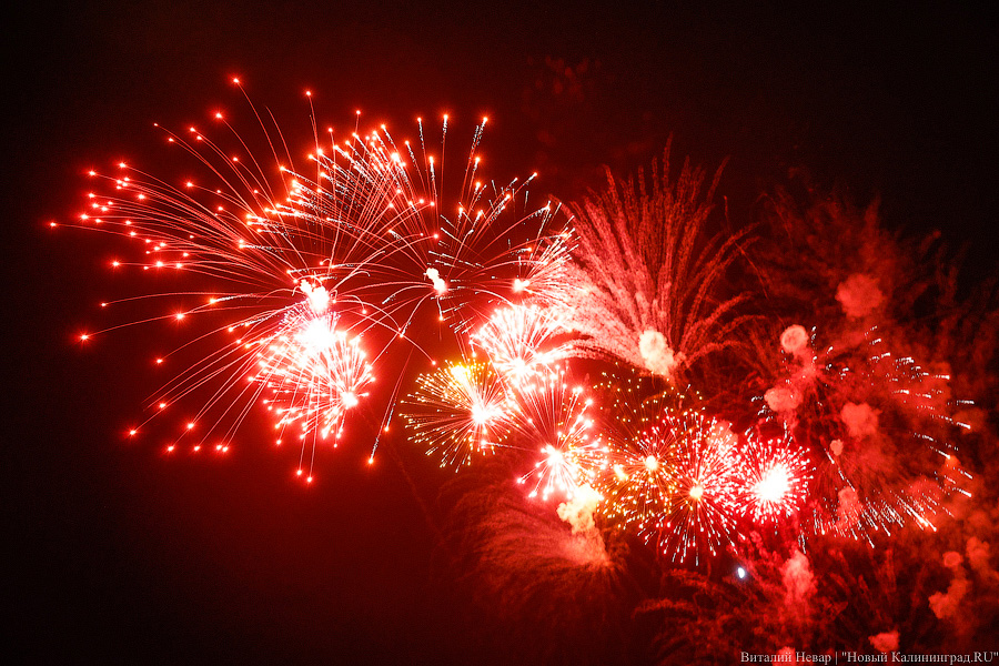 30 залпов: салют в честь Дня Победы в Калининграде (фото)