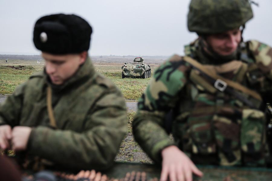 «Огонь!»: боевая подготовка морпехов в Хмелёвке (фото)