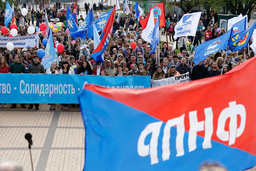 Все на Первомай: в Калининграде прошли праздничные шествия