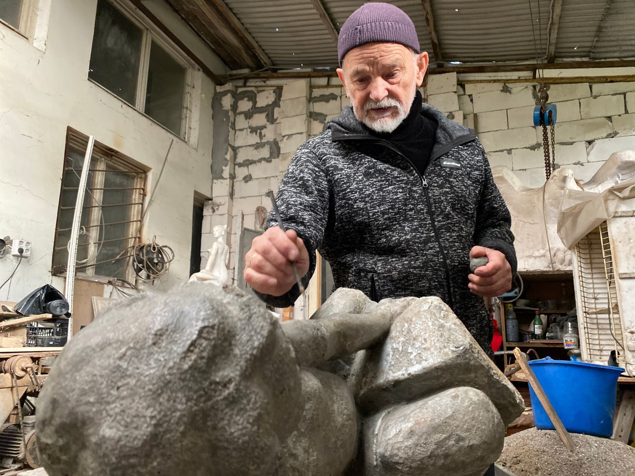 На берегу Преголи нашли скульптуру середины ХХ века (фото)