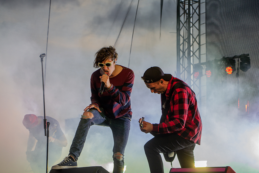 Марафон мировых хитов: в Калининграде прошёл рок-фестиваль с трибьют-шоу (фото)