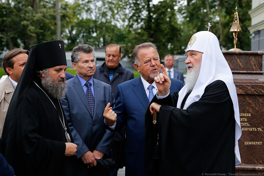 Патриарх и дети: в Калининграде освятили новый корпус православной гимназии 